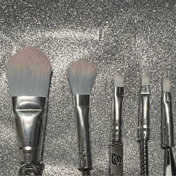New Unique Set of 5 Make Up Brushes - Picture 3 of 7